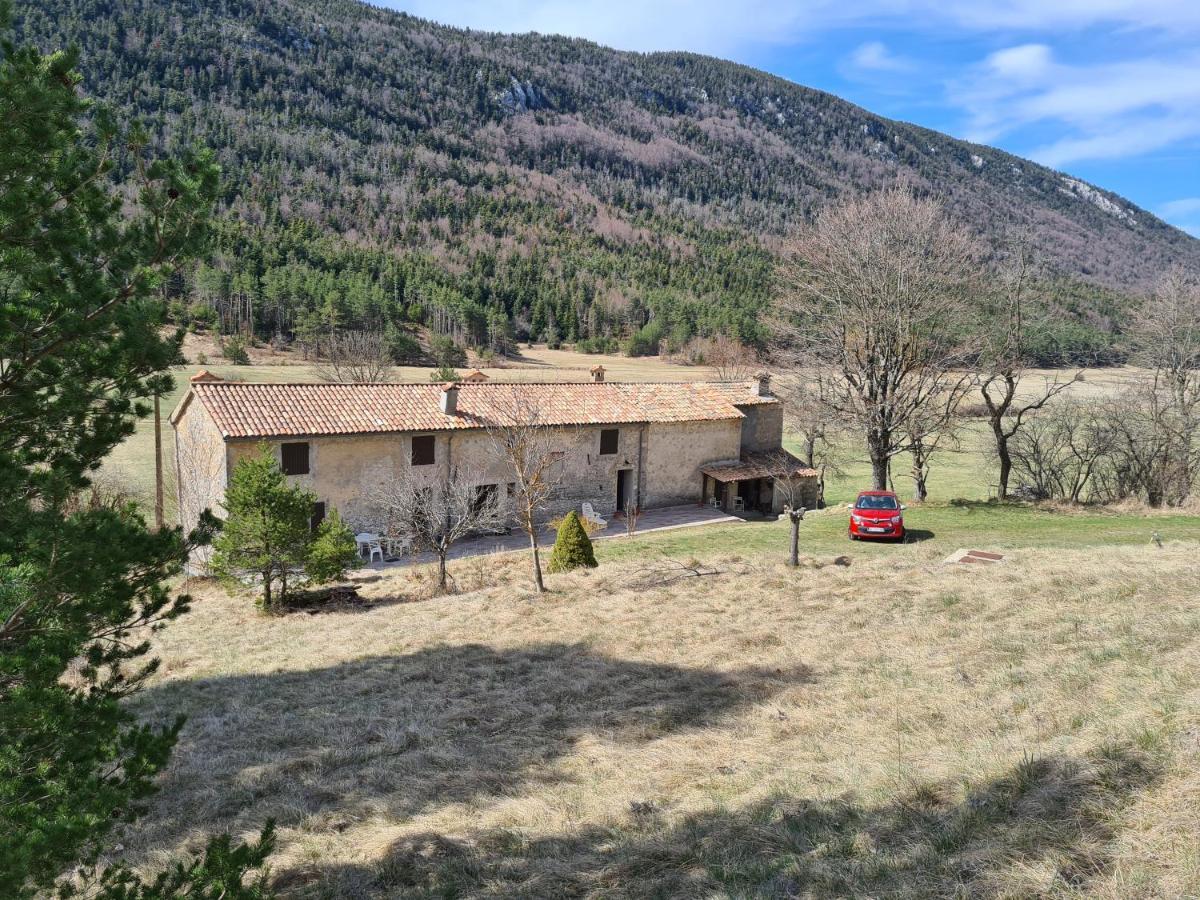 La Grande Maison Dans La Prairie Caille 外观 照片