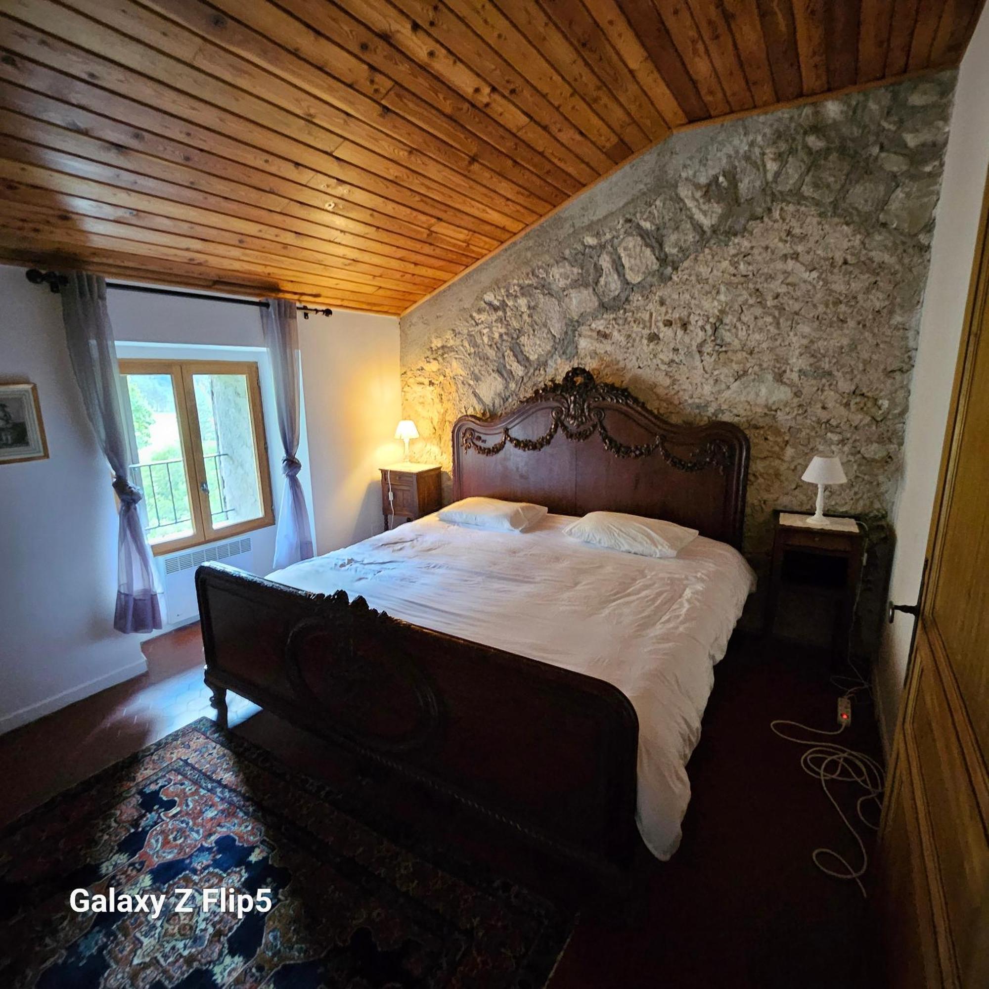 La Grande Maison Dans La Prairie Caille 外观 照片